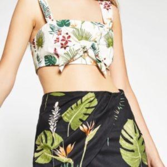 Zara Tropical Print Bralette Crop Top!✨ New-Boutique! - Picture 4 of 16